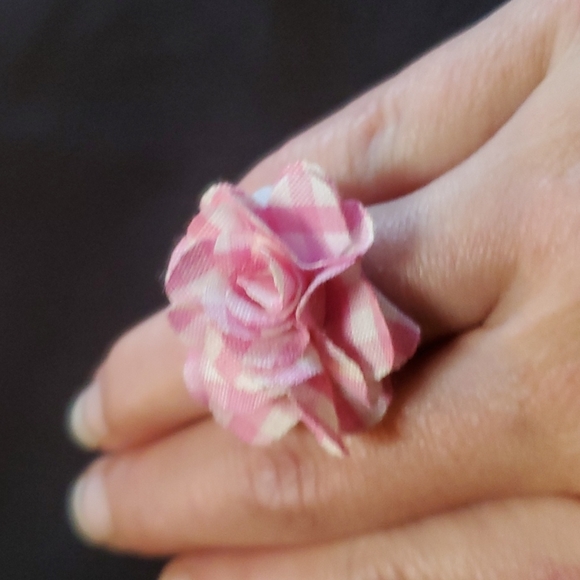 Pink cloth ring 🎀 - Picture 2 of 2